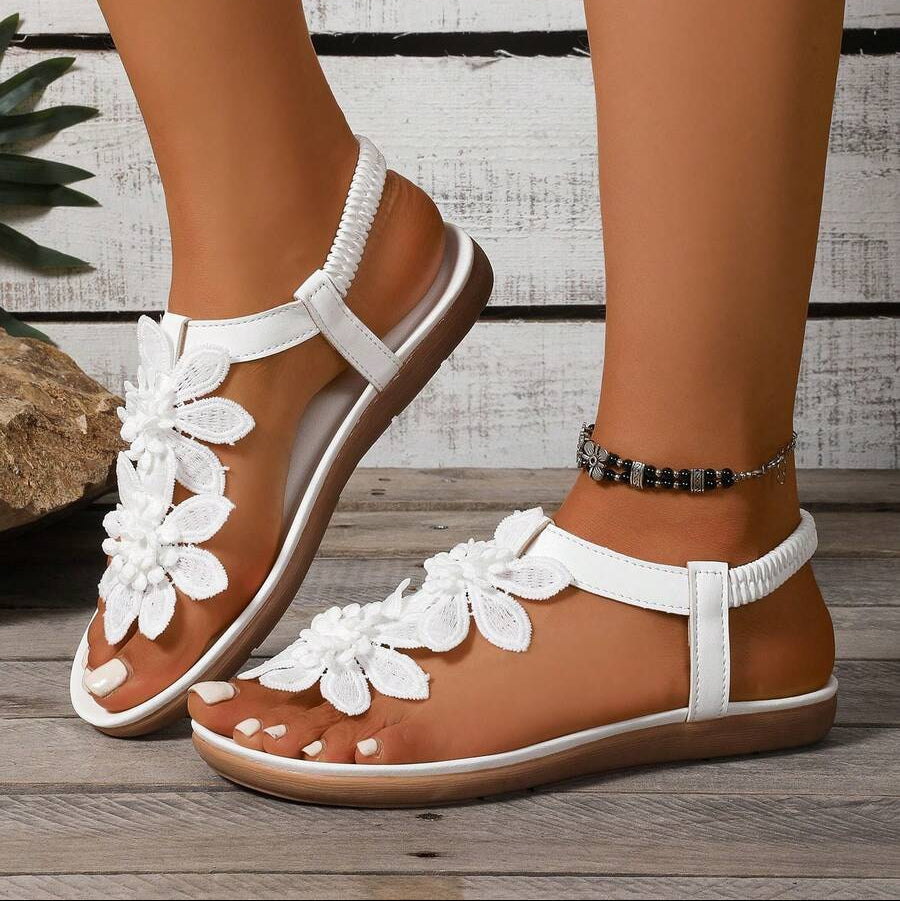 Fiorella | Sandalia elegante con flores y perlas