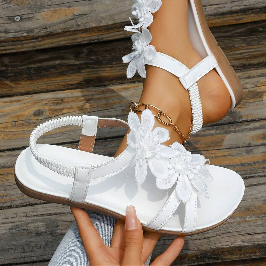 Fiorella | Sandalia elegante con flores y perlas