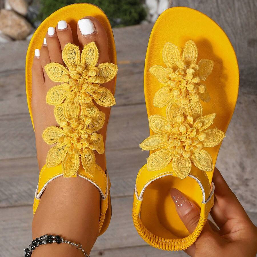 Fiorella | Sandalia elegante con flores y perlas
