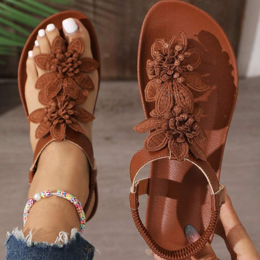 Fiorella | Sandalia elegante con flores y perlas