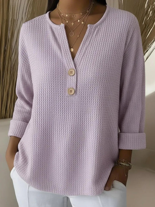 Lucia | Camiseta Henley texturizada con elegantes botones