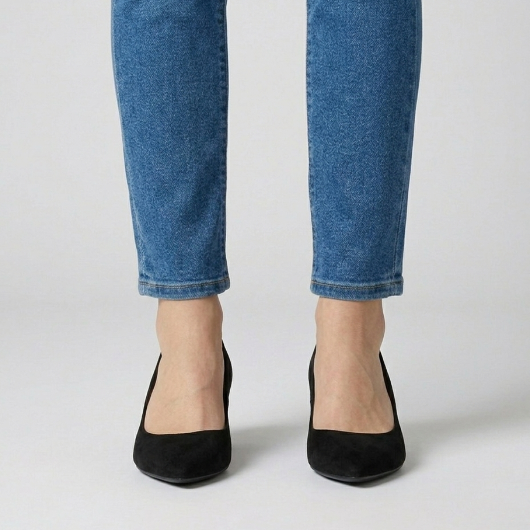 Victorie | Zapatos de salón de ante con elegante tacón kitten