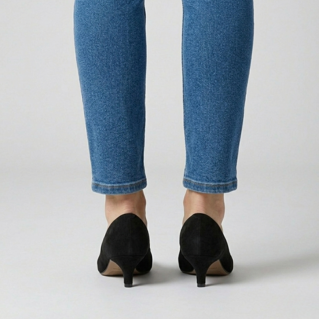 Victorie | Zapatos de salón de ante con elegante tacón kitten