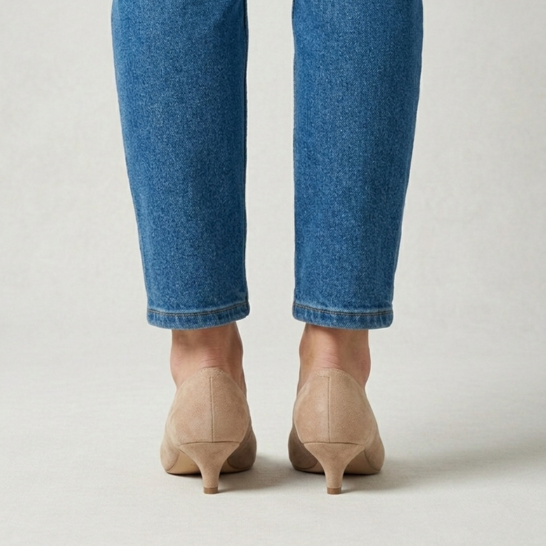 Victorie | Zapatos de salón de ante con elegante tacón kitten
