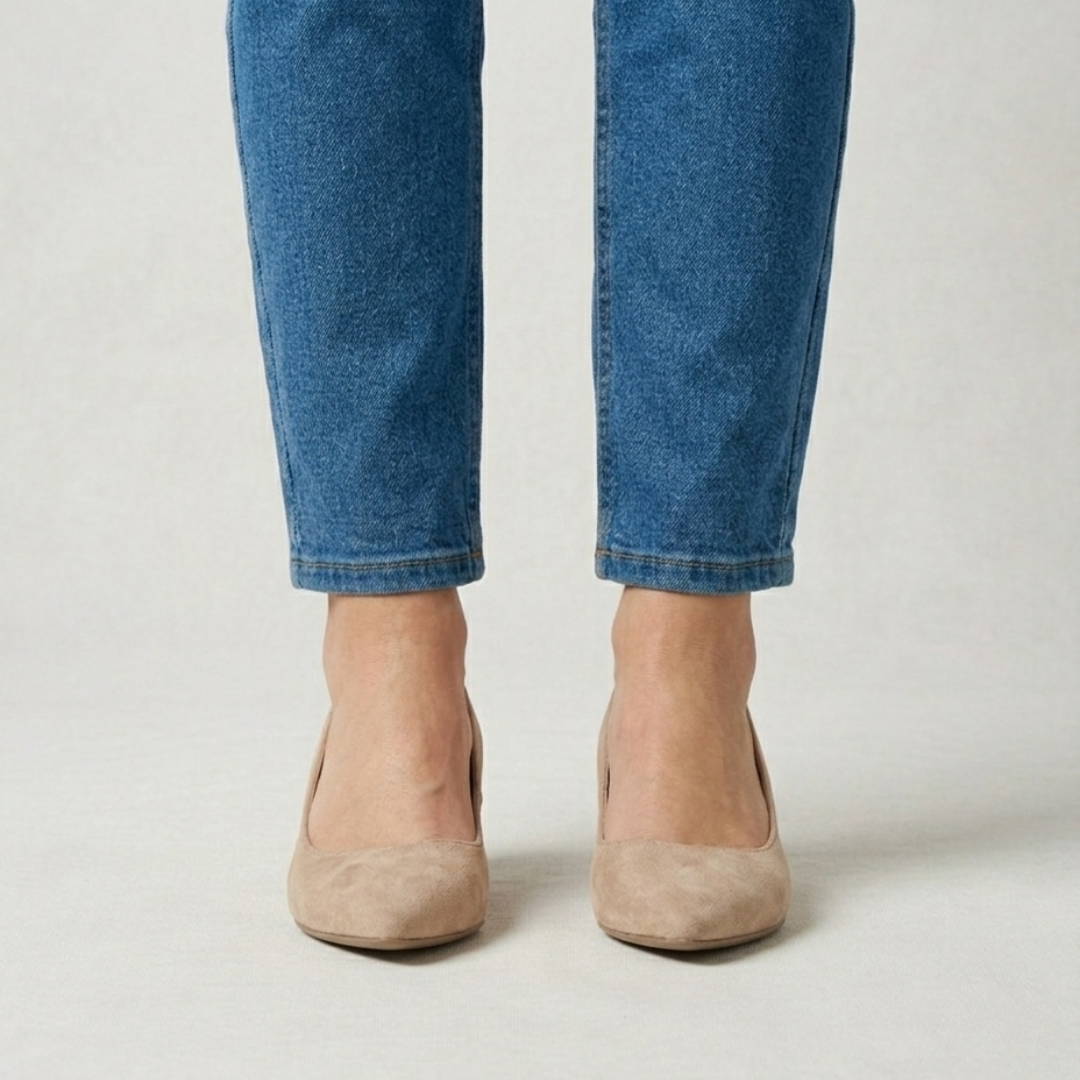 Victorie | Zapatos de salón de ante con elegante tacón kitten