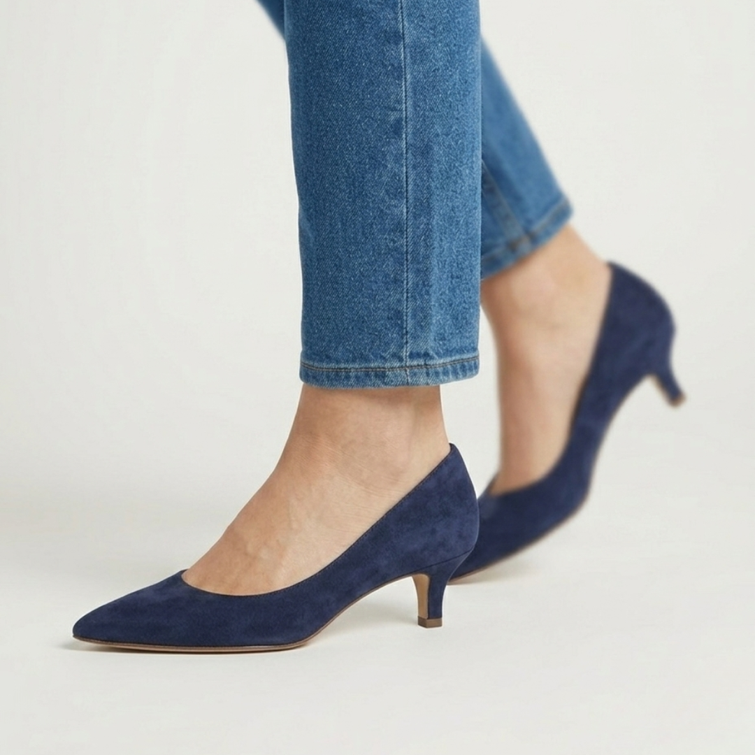 Victorie | Zapatos de salón de ante con elegante tacón kitten