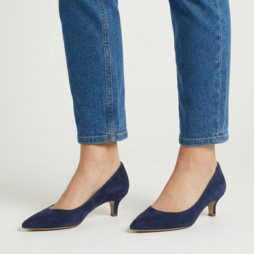 Victorie | Zapatos de salón de ante con elegante tacón kitten